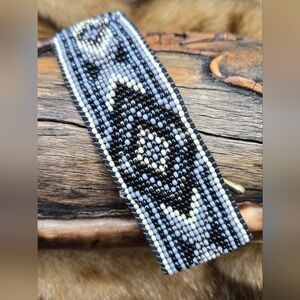 NA Style Seed Bead Bracelet Adjustable Sizes 6½ - 10 Diamond Pattern